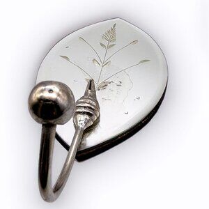 Mirrored vintage-style hook